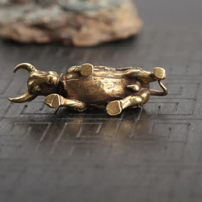 Brass Lucky Bullfighting Statue Copper Animal Miniature Figurine Bring Wealth Keychain Pendant Office Desk Home Decor Ornaments