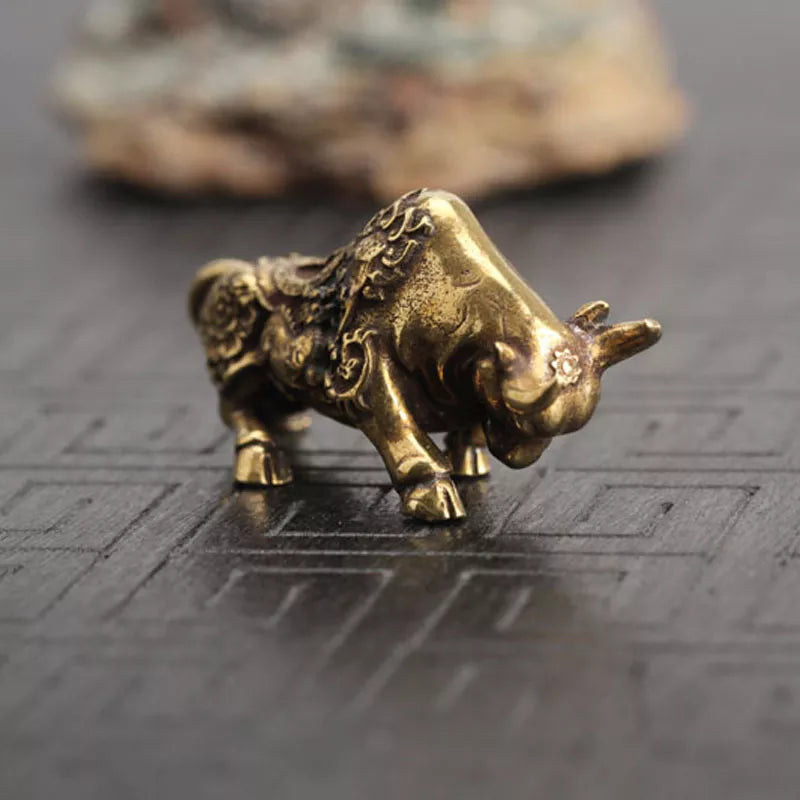 Brass Lucky Bullfighting Statue Copper Animal Miniature Figurine Bring Wealth Keychain Pendant Office Desk Home Decor Ornaments