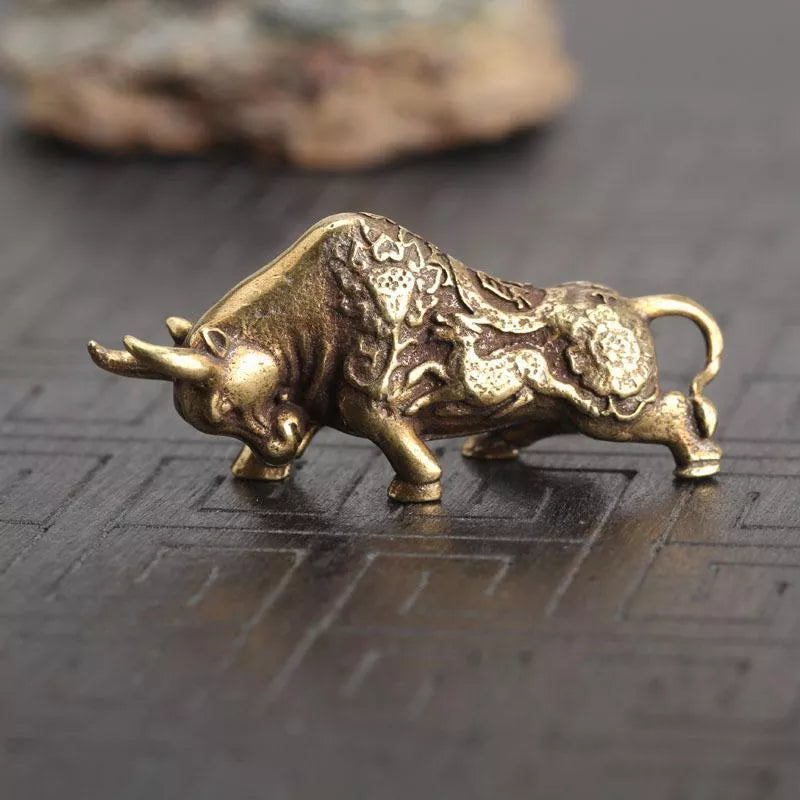 Brass Lucky Bullfighting Statue Copper Animal Miniature Figurine Bring Wealth Keychain Pendant Office Desk Home Decor Ornaments